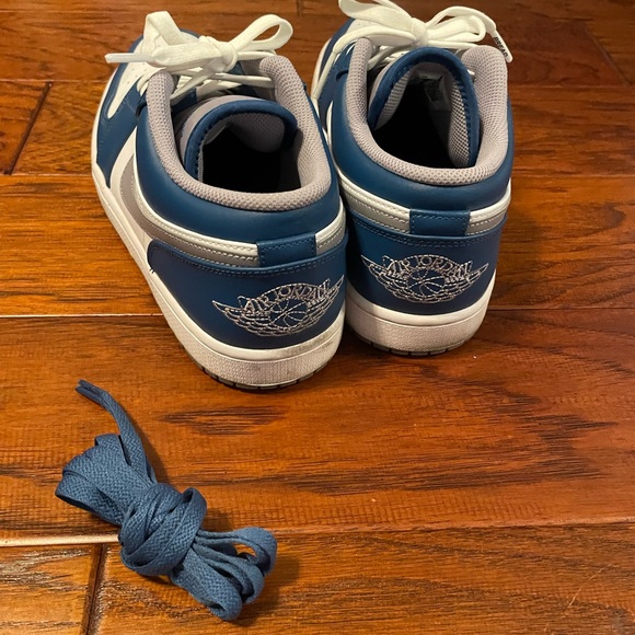 Nike Air Jordan 1 lows size 10.5 men’s - Picture 3 of 6